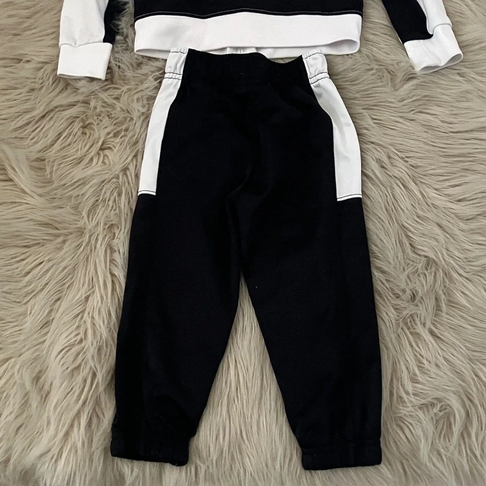 NIKE Baby Boy White/ Black Athletic Jacket and Bottom Set | 2T